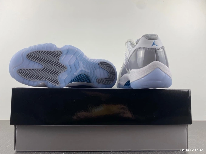 1st Kicks Cement AV2187-140 Air Jordan Low Grey 11 0806